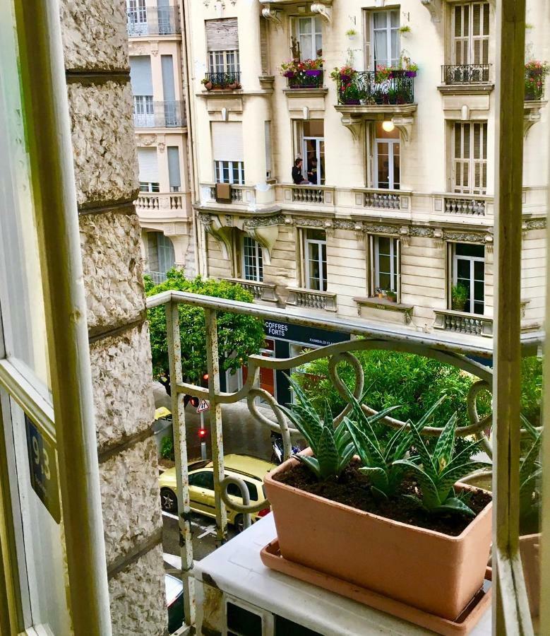 Charmant Appartement Au Centre De Nizza Exterior foto